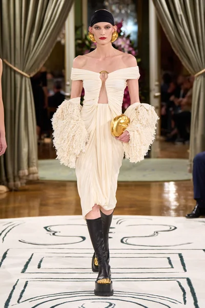 Look 13